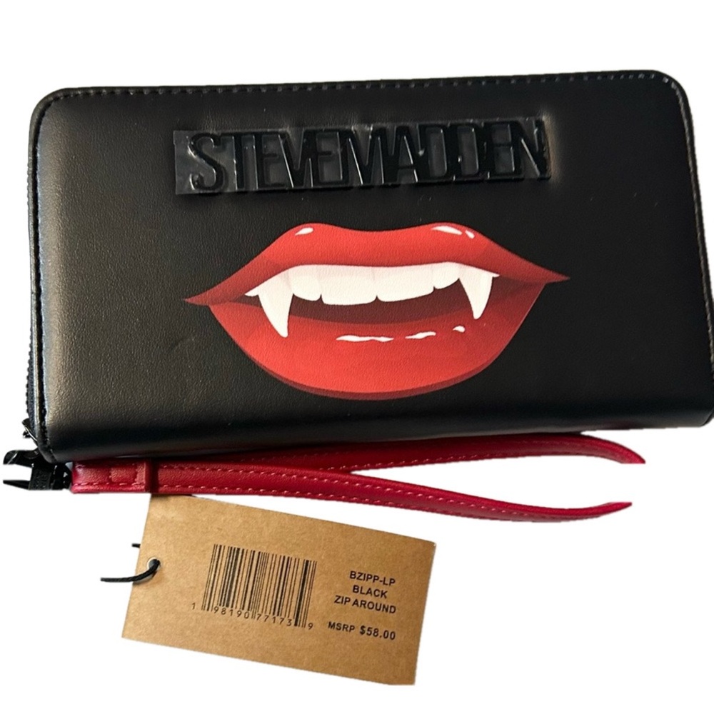 Steve Madden Woman’s Lip Fangs Wallet Wristlet NWT